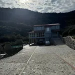 Qyteza Guest House & Camping