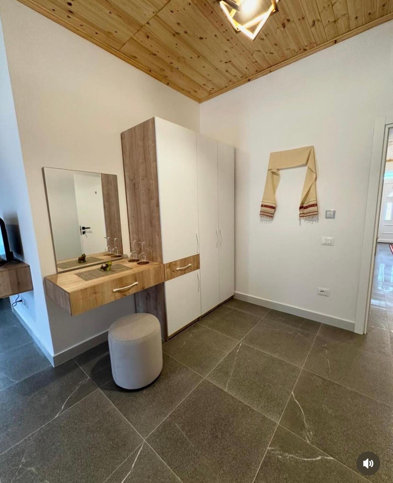 Apartament Qyteza &