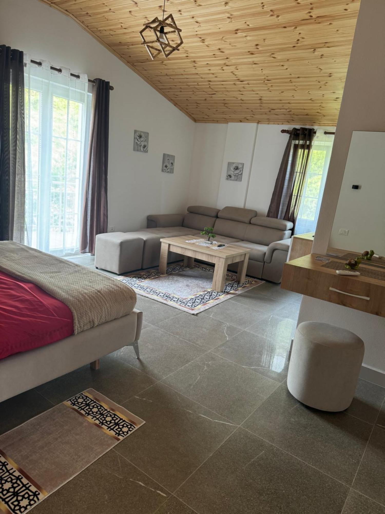Apartament Qyteza &